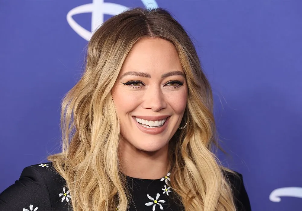 Hilary Duff rhinoplasty: Discover the truth behind nose job rumors, her beauty philosophy, recovery process, and modern rhinoplasty trends.